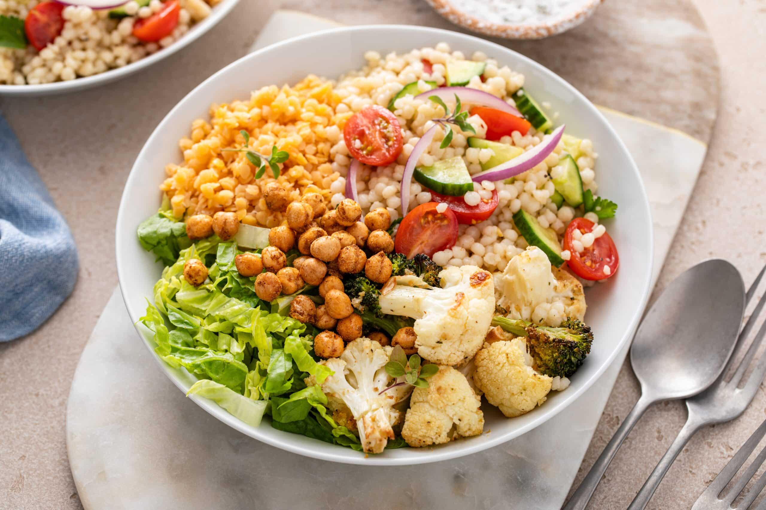 May contain a bowl of healthy grain and vegetable salad with chickpeas.